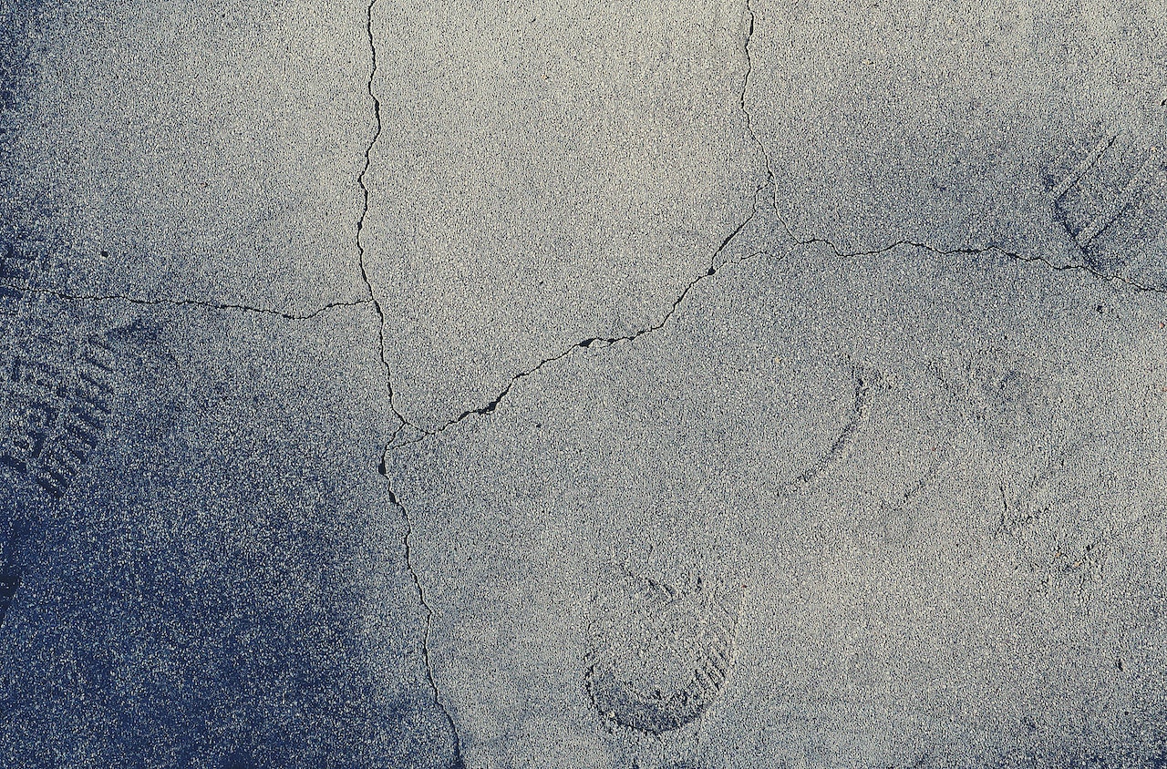 repair large cracks driveway